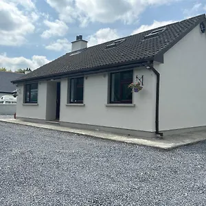 https://remarkable-4-bed-house-in-westport.westport-hotels.com